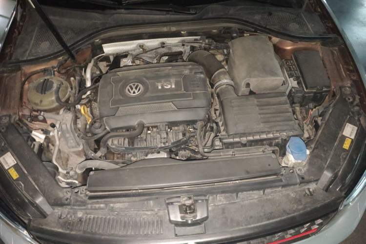 Used Volkswagen Lamando 2015 330TSI DSG Luxury Edition Engine Bay