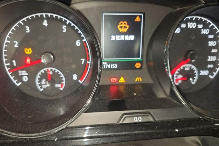Used Volkswagen Lamando 2015 330TSI DSG Luxury Edition Odometer Close Up
