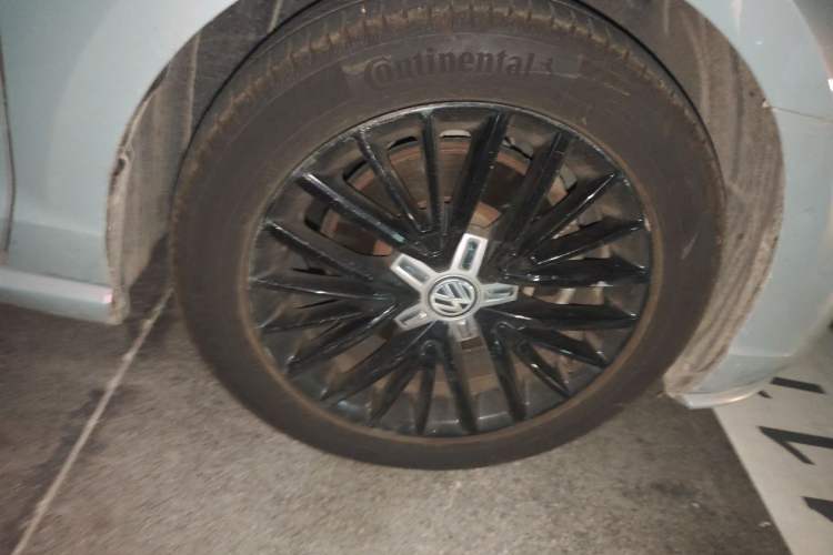 Used Volkswagen Lamando 2015 330TSI DSG Luxury Edition Right Front Wheel Hub