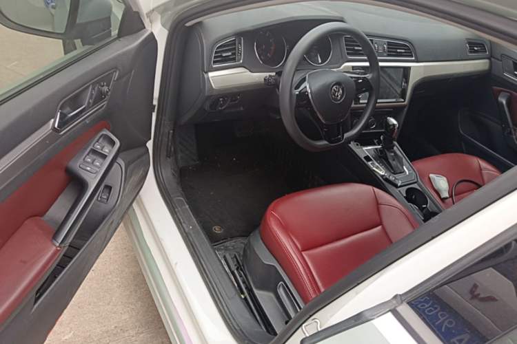 Used Volkswagen Lamando 2015 230TSI DSG Fashion Edition Driver Seat