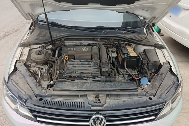 Used Volkswagen Lamando 2015 230TSI DSG Fashion Edition Engine Bay