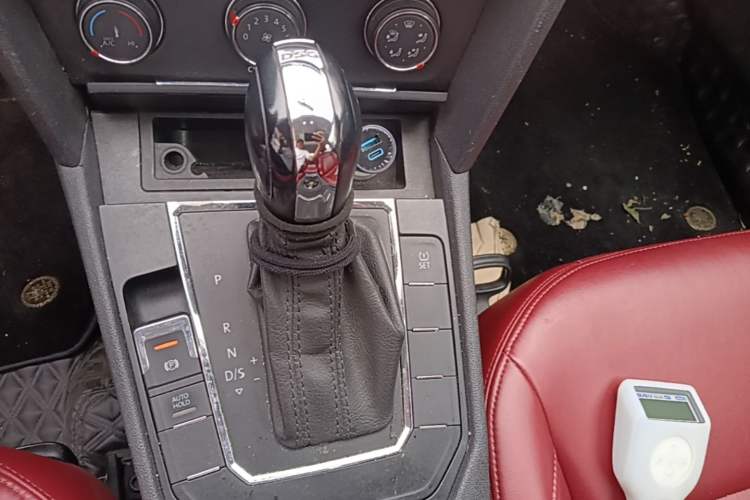 Used Volkswagen Lamando 2015 230TSI DSG Fashion Edition Gear Lever