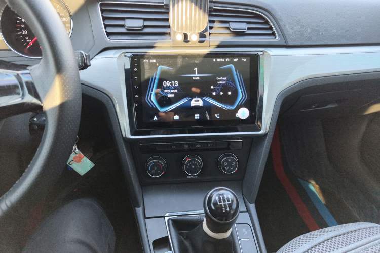 Used Volkswagen Lamando 2015 230TSI Manual Trend Edition Audio And AC Panel