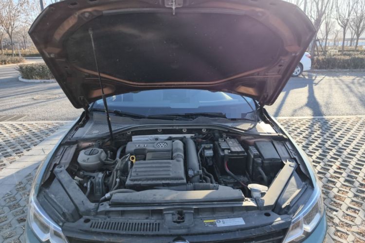Used Volkswagen Lamando 2015 230TSI Manual Trend Edition Engine Bay