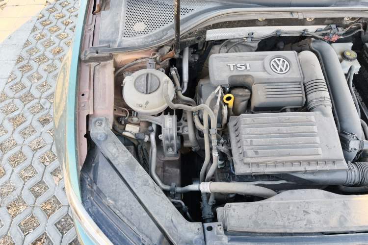 Used Volkswagen Lamando 2015 230TSI Manual Trend Edition Engine Bay Right