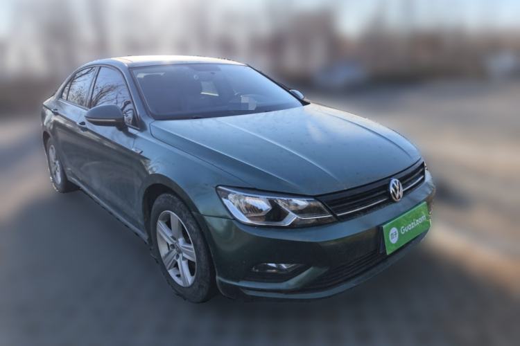 Used Volkswagen Lamando 2015 230TSI Manual Trend Edition Front Right 45 Deg
