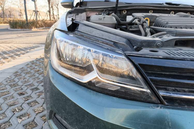 Used Volkswagen Lamando 2015 230TSI Manual Trend Edition Right Front Headlight
