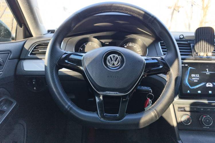Used Volkswagen Lamando 2015 230TSI Manual Trend Edition Steering Wheel