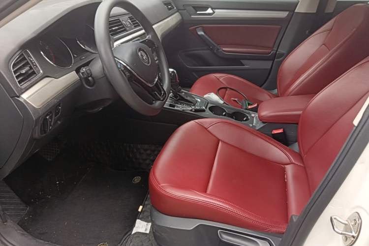 Used Volkswagen Lamando 2015 230TSI DSG Fashion Edition Left Front Seat