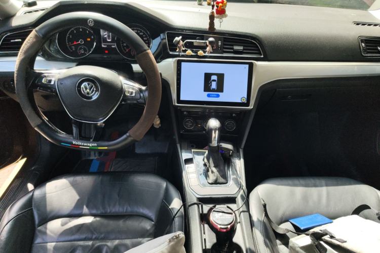 Used Volkswagen Lamando 2015 280TSI DSG Comfort Edition Center Console