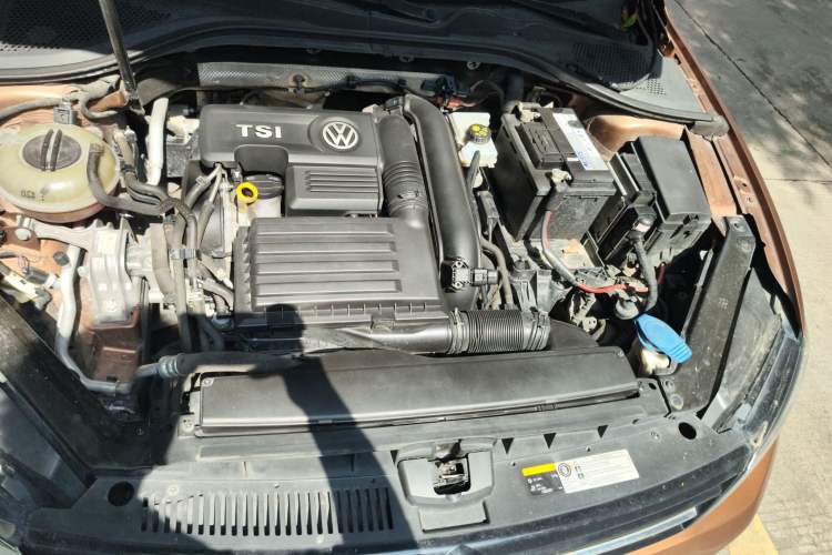 Used Volkswagen Lamando 2015 280TSI DSG Comfort Edition Engine Bay