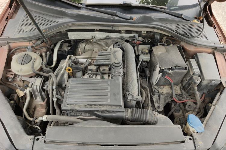 Used Volkswagen Lamando 2015 280TSI DSG Comfort Edition Engine Bay