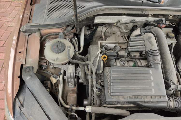 Used Volkswagen Lamando 2015 280TSI DSG Comfort Edition Engine Bay Right