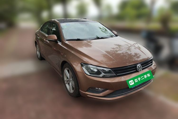 Used Volkswagen Lamando 2015 280TSI DSG Comfort Edition Front Right 45 Deg