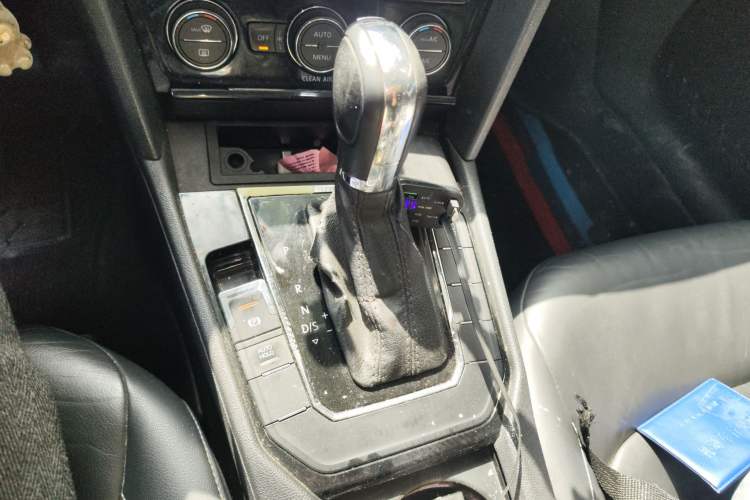 Used Volkswagen Lamando 2015 280TSI DSG Comfort Edition Gear Lever