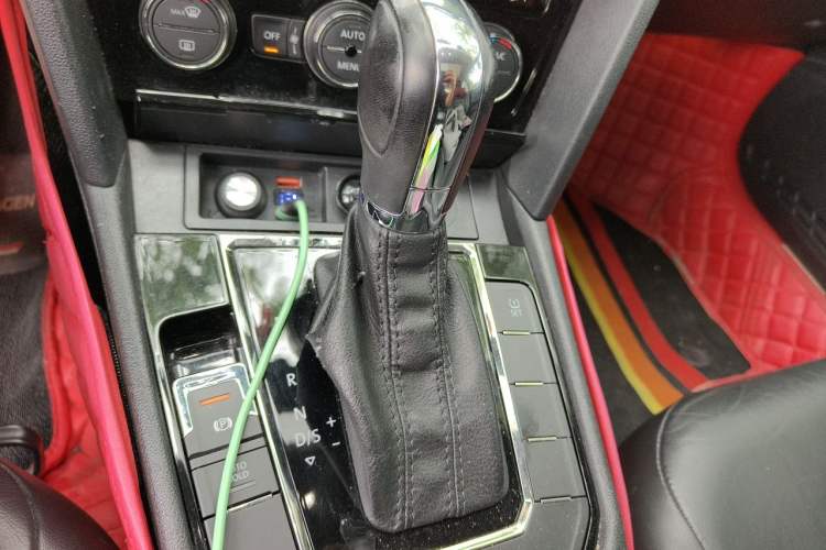 Used Volkswagen Lamando 2015 280TSI DSG Comfort Edition Gear Lever