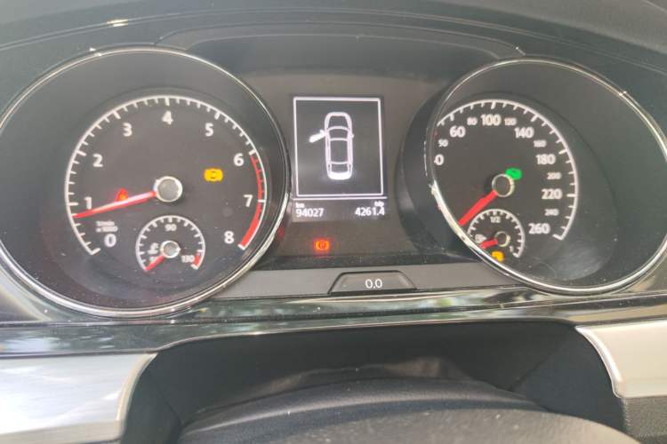 Used Volkswagen Lamando 2015 280TSI DSG Comfort Edition Odometer Close Up