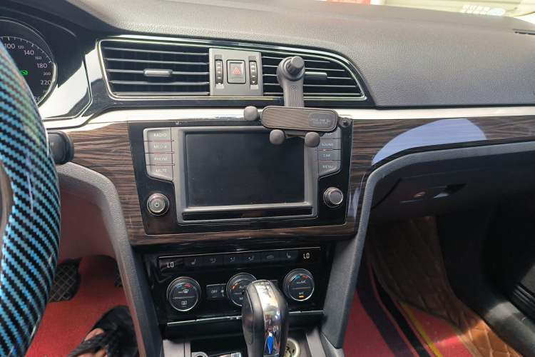 Used Volkswagen Lamando 2015 280TSI DSG Luxury Edition Audio And AC Panel