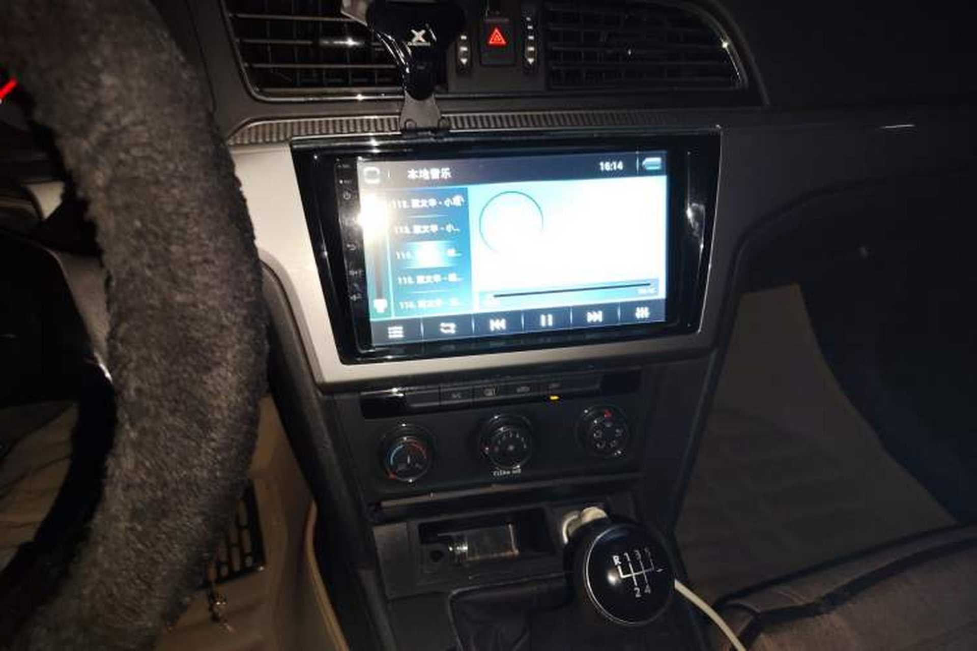 Used Volkswagen Lamando 2015 230TSI Manual Trend Edition Audio And AC Panel