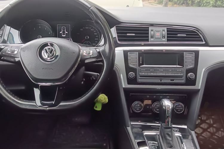 Used Volkswagen Lamando 2015 330TSI DSG Comfort Edition Center Console