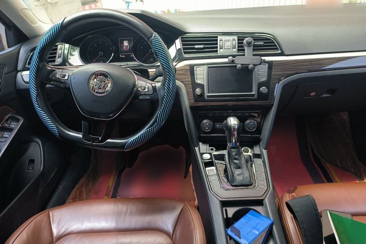 Used Volkswagen Lamando 2015 280TSI DSG Luxury Edition Center Console