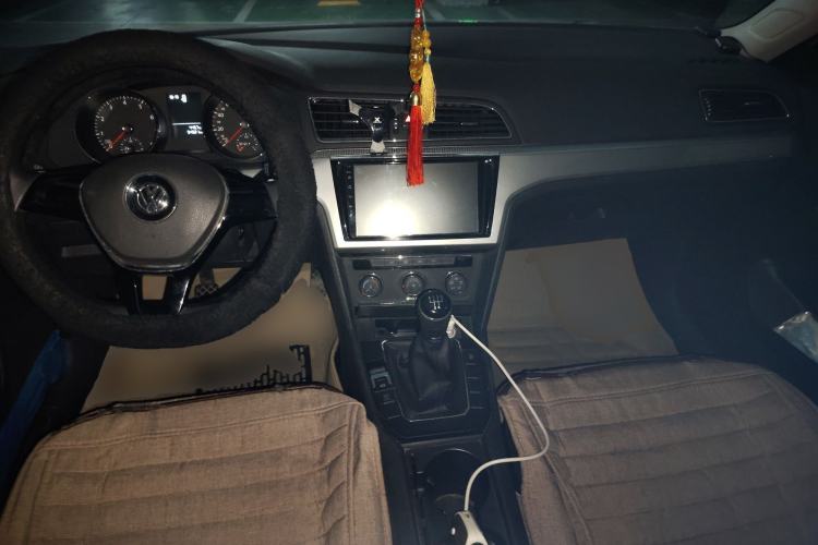 Used Volkswagen Lamando 2015 230TSI Manual Trend Edition Center Console