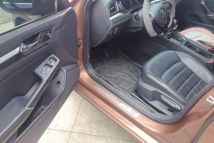 Used Volkswagen Lamando 2015 330TSI DSG Comfort Edition Driver Seat