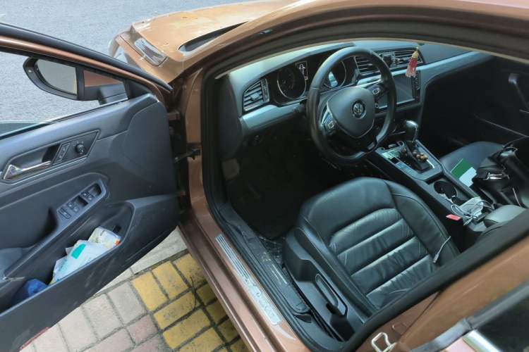 Used Volkswagen Lamando 2015 280TSI DSG Comfort Edition Driver Seat