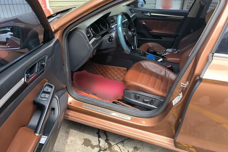 Used Volkswagen Lamando 2015 280TSI DSG Luxury Edition Driver Seat