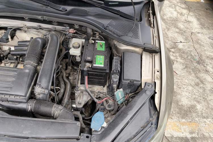 Used Volkswagen Lamando 2015 280TSI DSG Comfort Edition Engine Bay Left