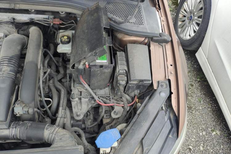 Used Volkswagen Lamando 2015 280TSI DSG Comfort Edition Engine Bay Left