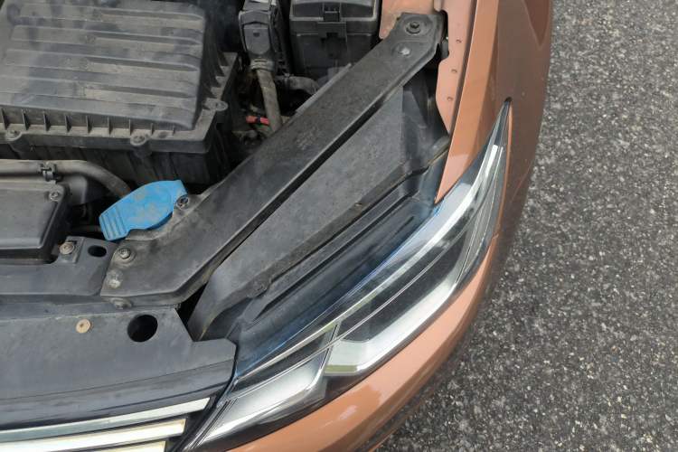 Used Volkswagen Lamando 2015 330TSI DSG Comfort Edition Engine Bay Left