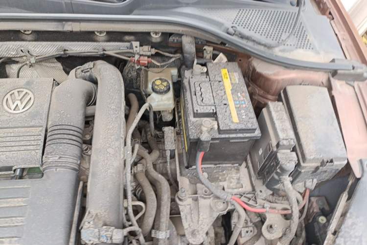 Used Volkswagen Lamando 2015 280TSI DSG Comfort Edition Engine Bay Left