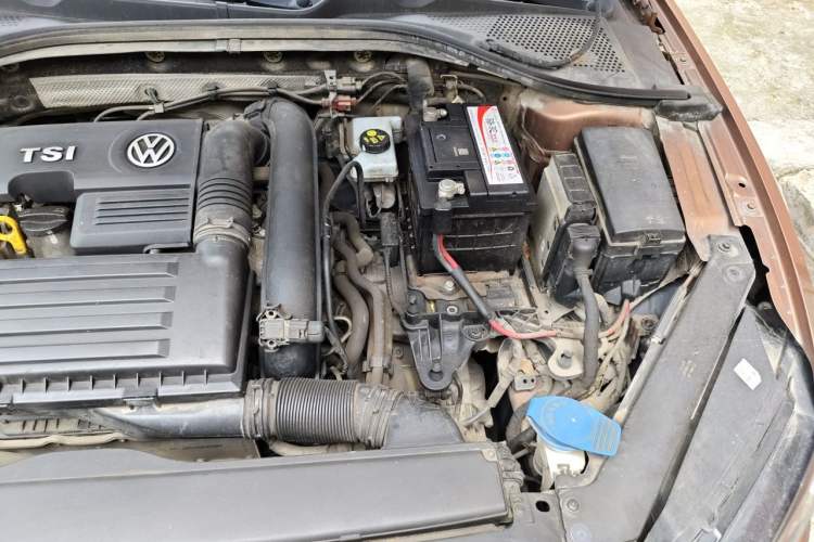 Used Volkswagen Lamando 2015 230TSI DSG Fashion Edition Engine Bay Left
