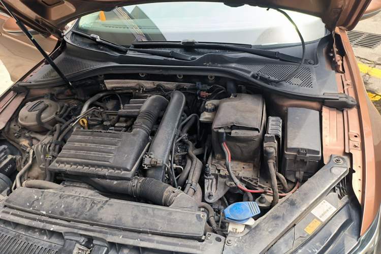 Used Volkswagen Lamando 2015 280TSI DSG Luxury Edition Engine Bay Left