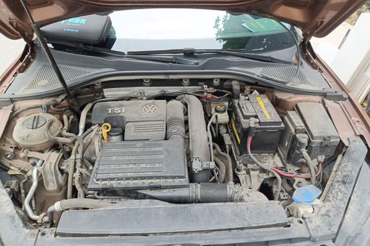 Used Volkswagen Lamando 2015 280TSI DSG Comfort Edition Engine Bay