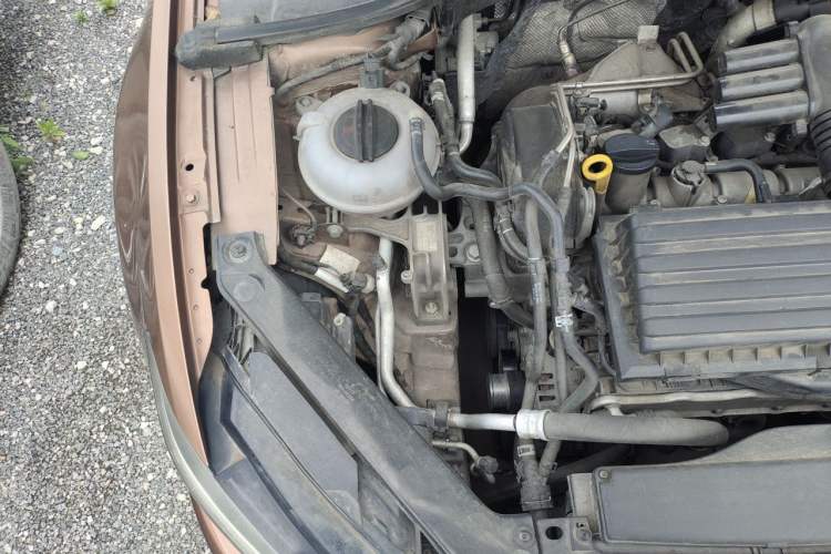 Used Volkswagen Lamando 2015 280TSI DSG Comfort Edition Engine Bay Right