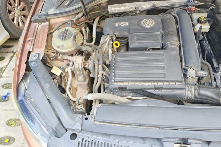 Used Volkswagen Lamando 2015 230TSI DSG Fashion Edition Engine Bay Right