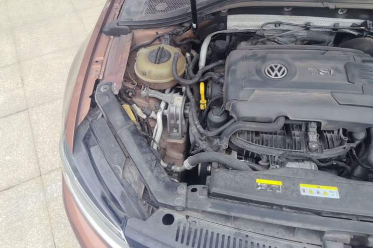 Used Volkswagen Lamando 2015 330TSI DSG Comfort Edition Engine Bay Right