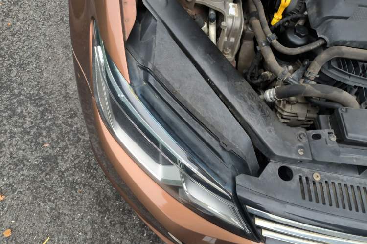 Used Volkswagen Lamando 2015 330TSI DSG Comfort Edition Engine Bay Right