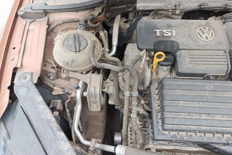 Used Volkswagen Lamando 2015 280TSI DSG Comfort Edition Engine Bay Right