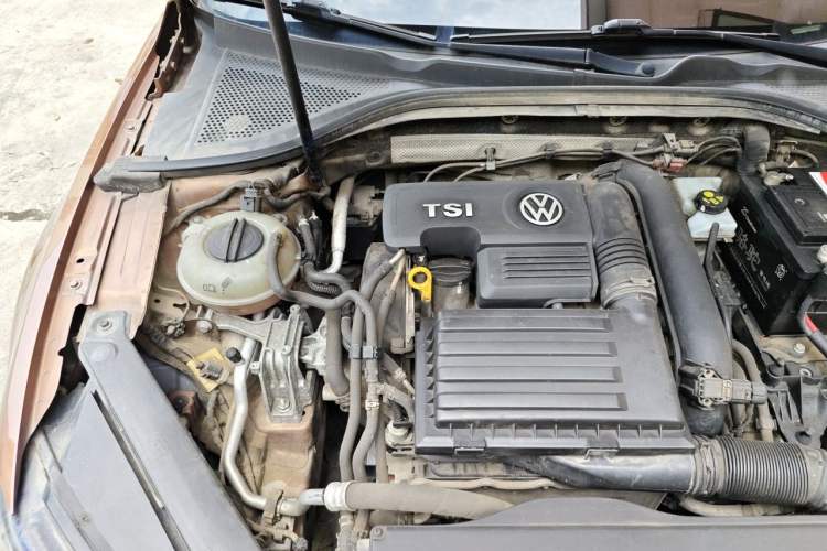 Used Volkswagen Lamando 2015 230TSI DSG Fashion Edition Engine Bay Right