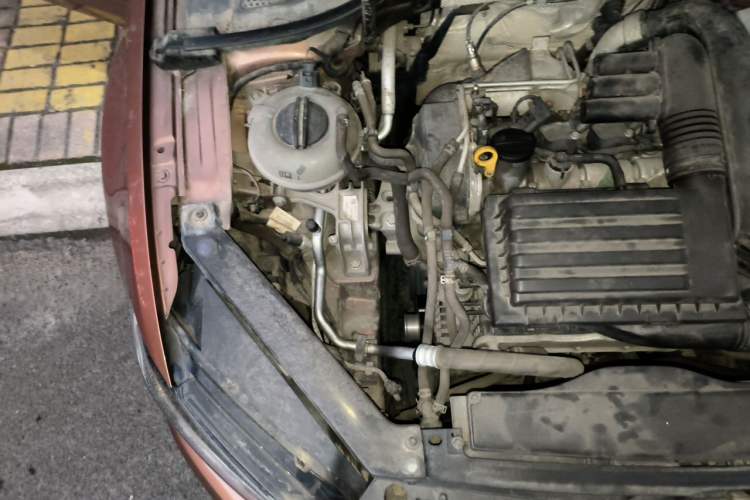 Used Volkswagen Lamando 2015 280TSI DSG Comfort Edition Engine Bay Right