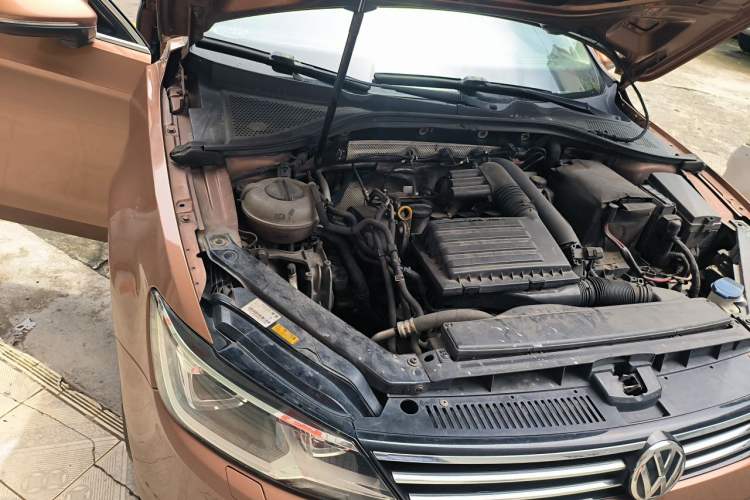Used Volkswagen Lamando 2015 280TSI DSG Luxury Edition Engine Bay Right