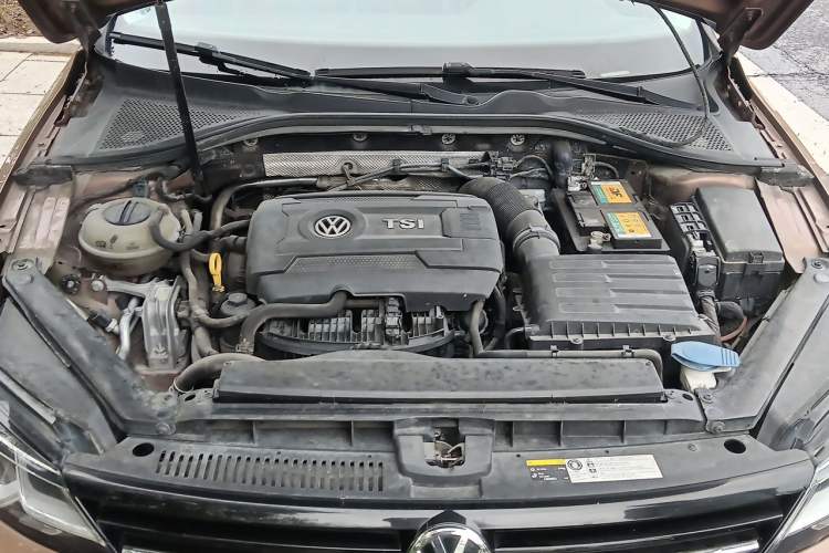 Used Volkswagen Lamando 2015 330TSI DSG Comfort Edition Engine Bay