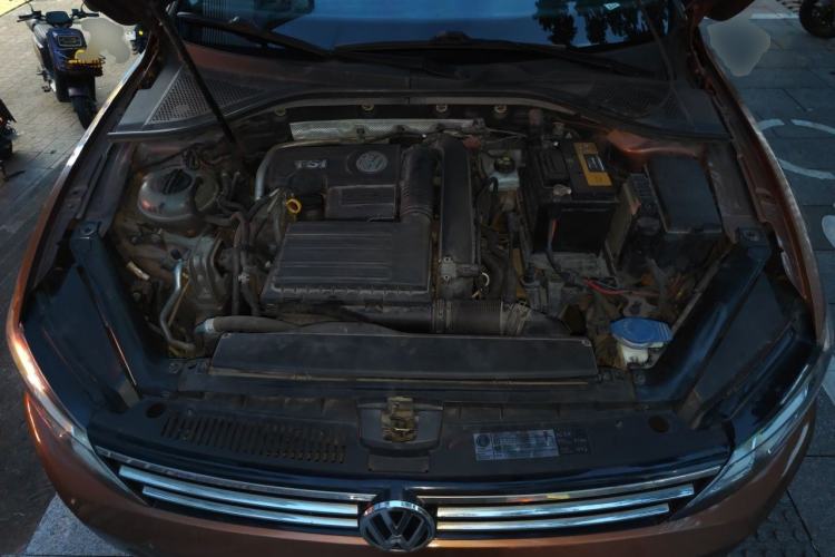 Used Volkswagen Lamando 2015 280TSI DSG Comfort Edition Engine Bay