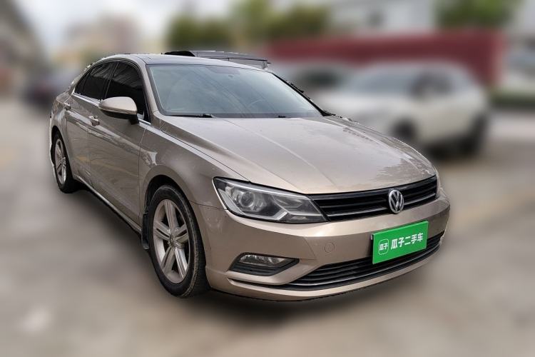 Used Volkswagen Lamando 2015 280TSI DSG Comfort Edition Front Right 45 Deg