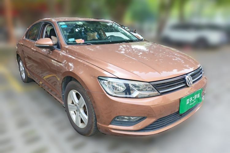 Used Volkswagen Lamando 2015 230TSI DSG Fashion Edition Front Right 45 Deg