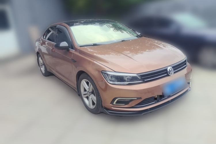 Used Volkswagen Lamando 2015 330TSI DSG Comfort Edition Front Right 45 Deg