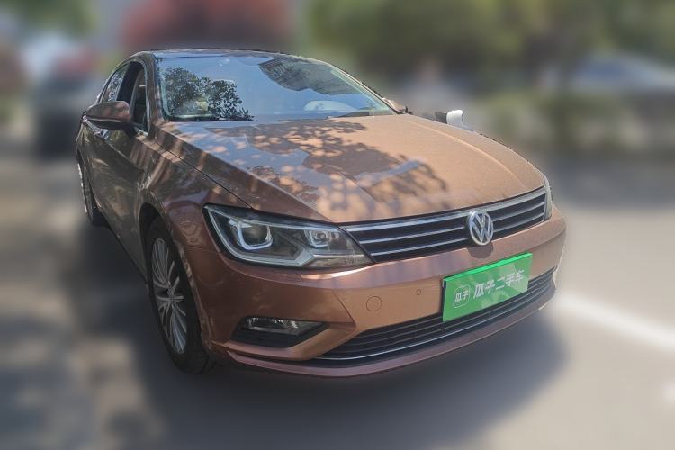 Used Volkswagen Lamando 2015 330TSI DSG Luxury Edition Front Right 45 Deg